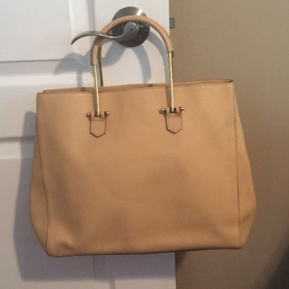 Italy an GEGUINE leather stylish purse.